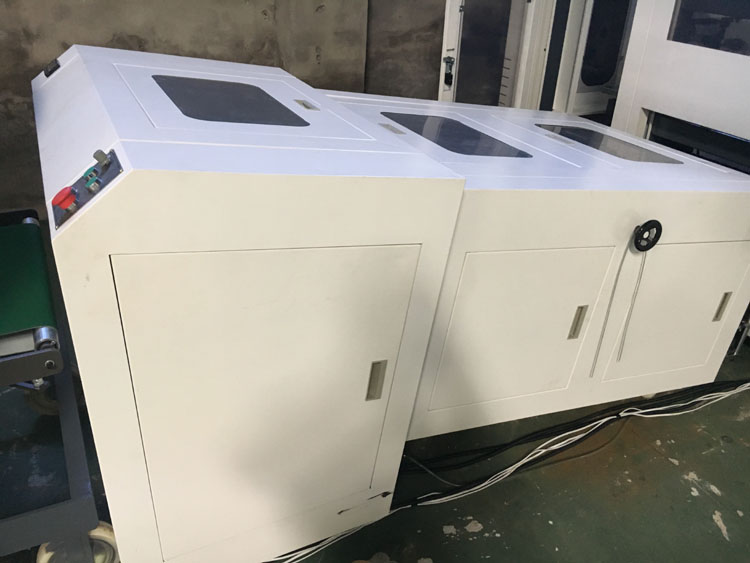 無紡布折袋機(jī)